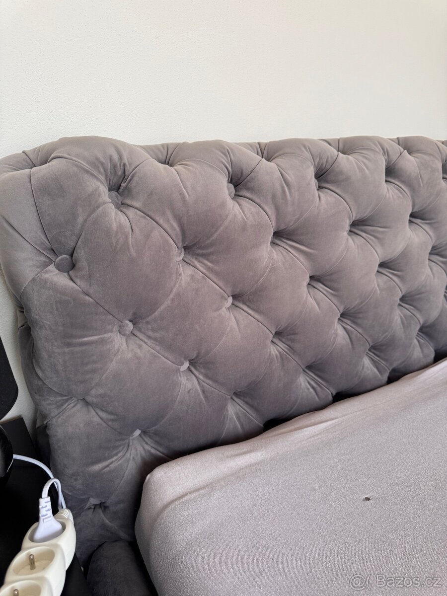 Manželská postel KARE Design - 7