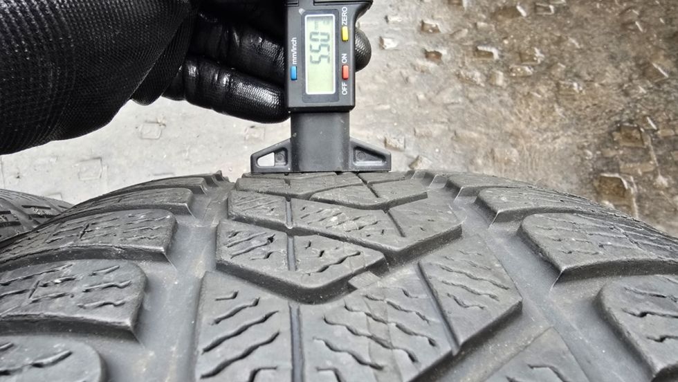 Zimní pneu 245/45/19 Pirelli - 7