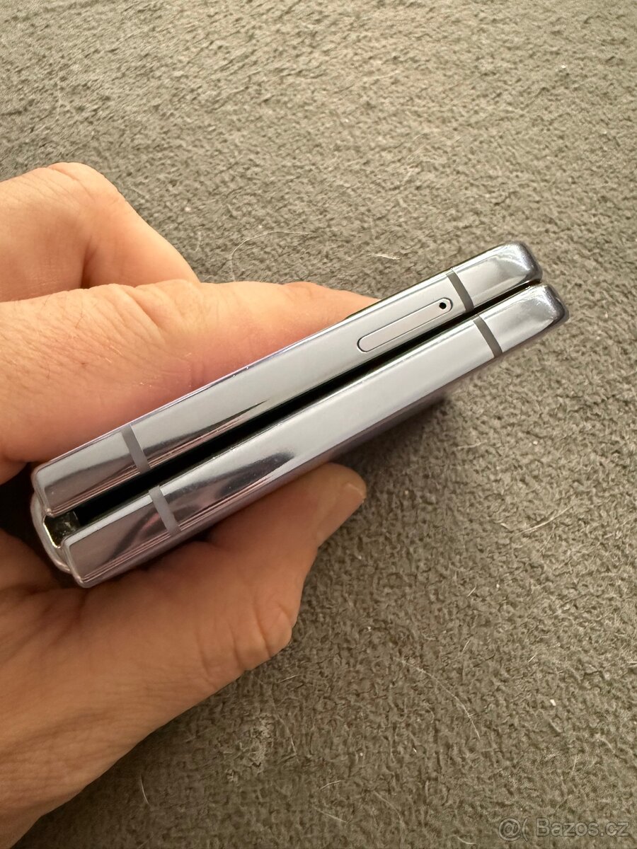 Samsung galaxy Flip 4 - 7