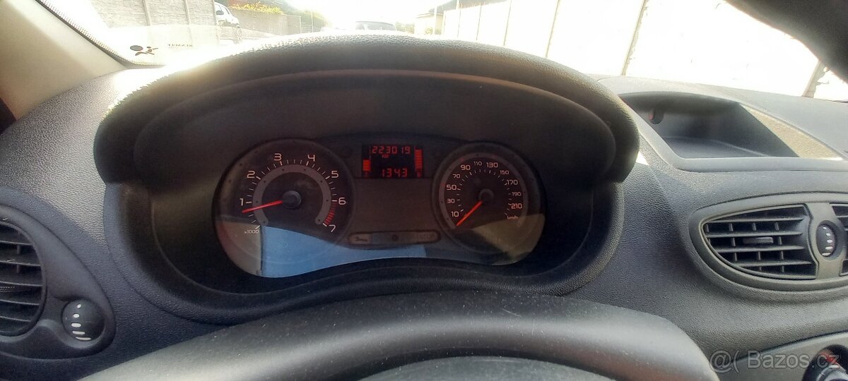 Renault Clio 1.4i benzin - 7