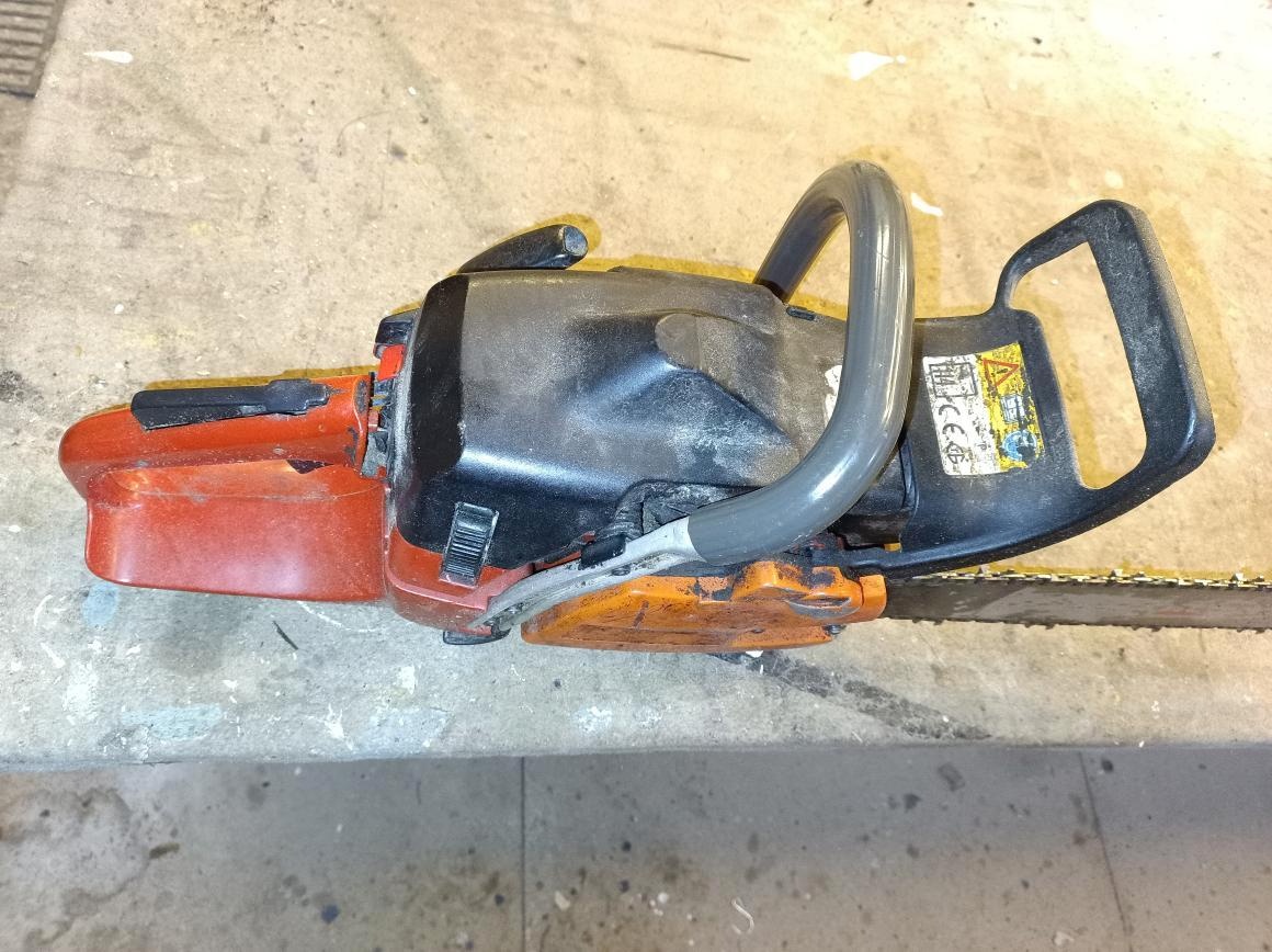 Prodám motorovou pilu Jonsered CS 2159 - 7