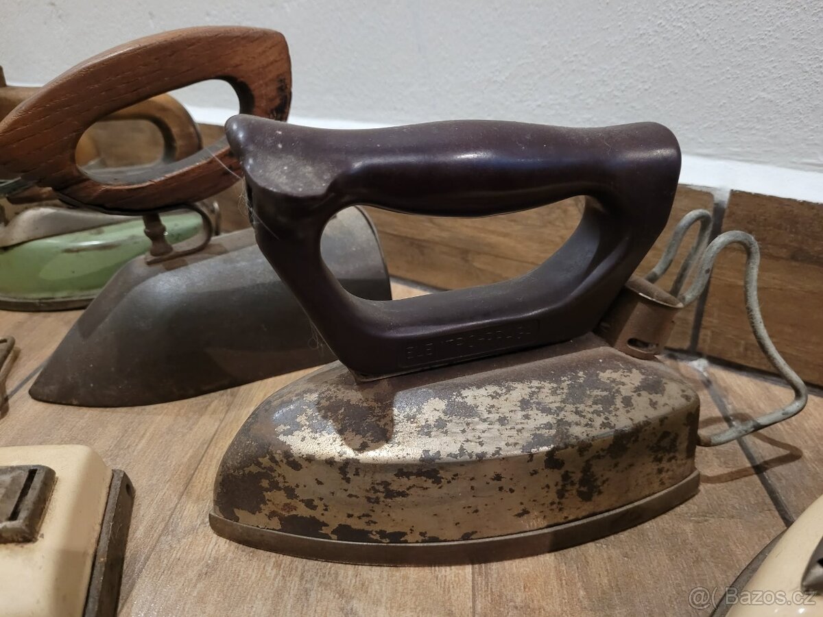 Staré žehličky a dózy - 7