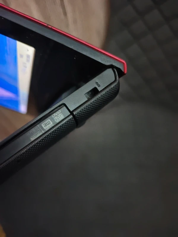 Notebook značky Lenovo - 7