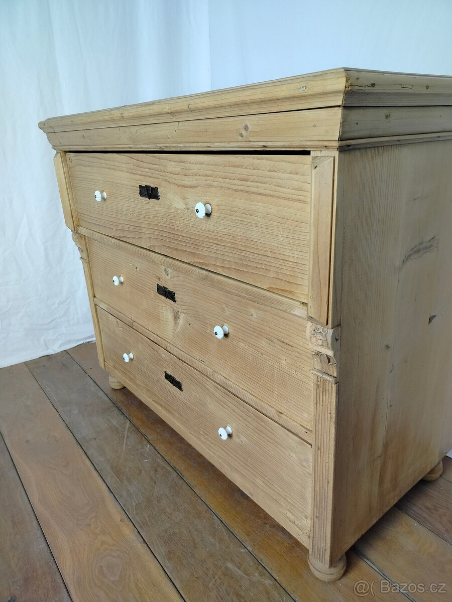 Starožitná šuplíková komoda - 7