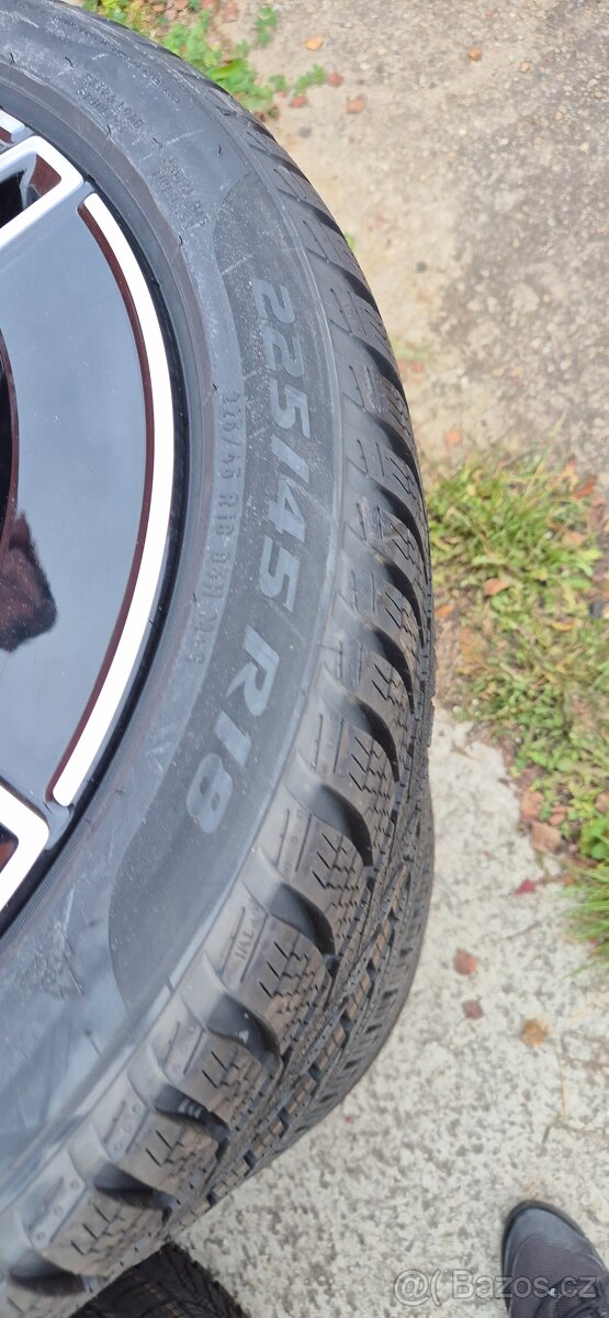 Kompletní zimní sada Mercedes 7.5Jx18 ET40 A2064011700 – Pir - 7