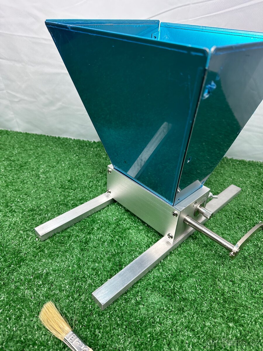 Ruční šrotovník na obilí, mlynek na obilí - 7