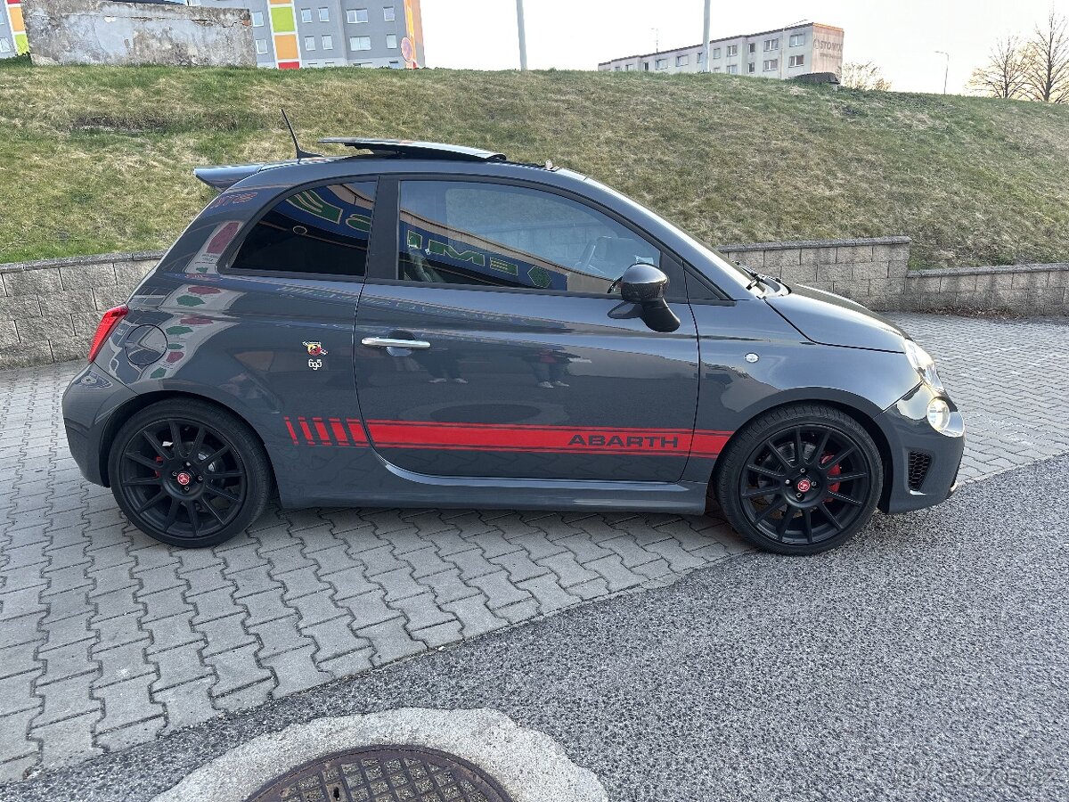 ABARTH 695 36000KM AKRAPOVIČ PRAVIDELNÝ SERVIS TOP STAV - 7