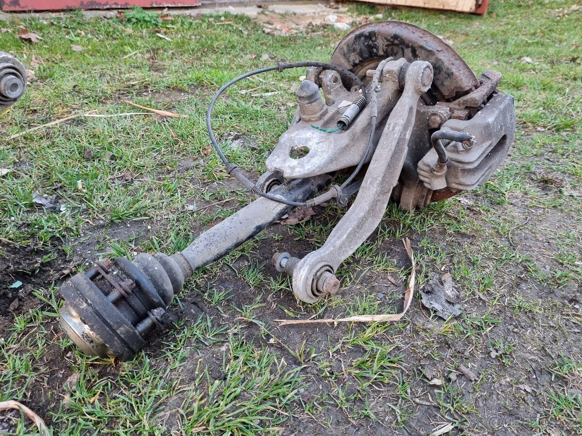 BMW E39 zadní náprava, těhlice, brzdič, poloosa - 7