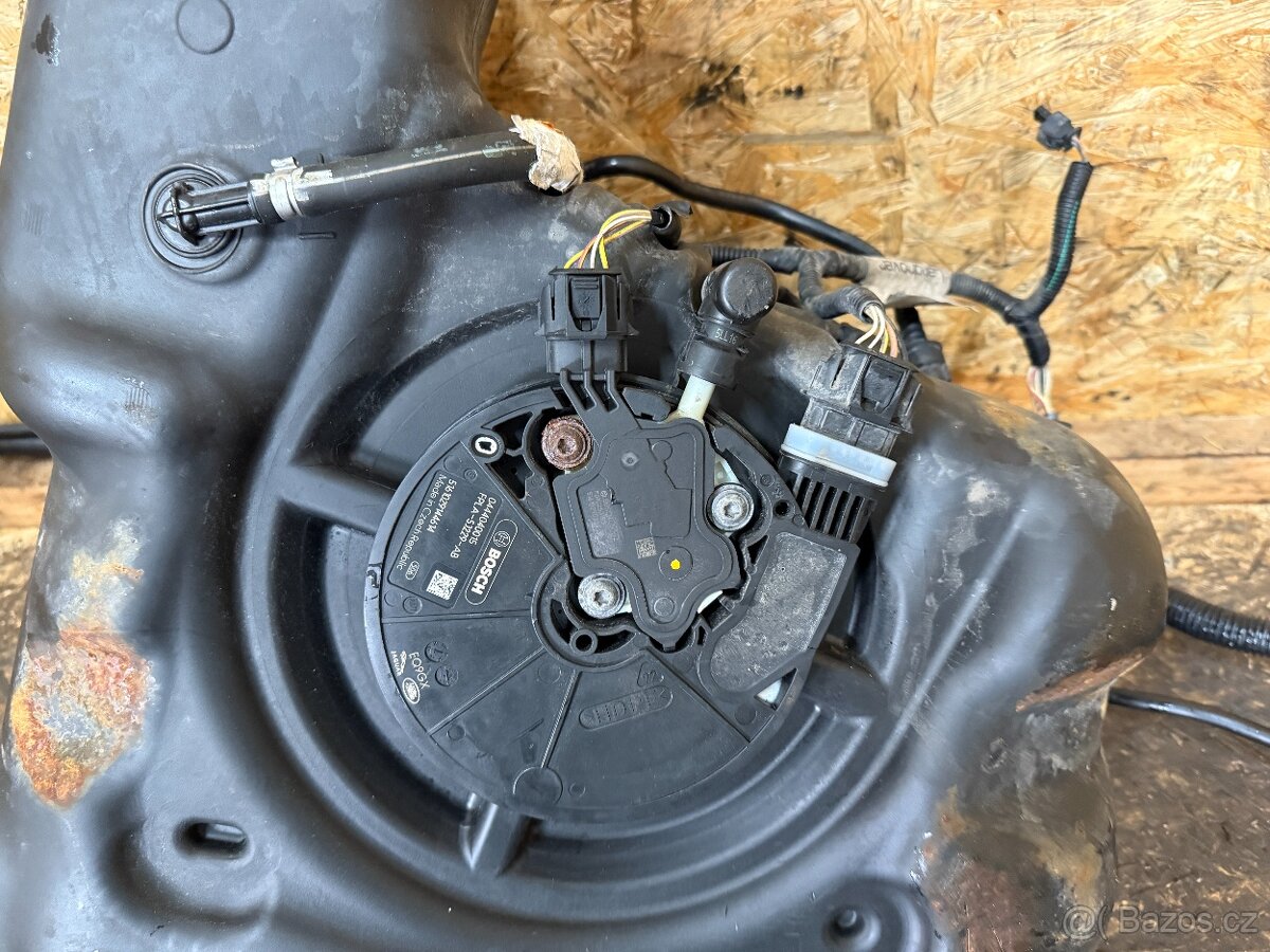 NÁDRŽ ADBLUE LAND ROVER DISCOVERY SPORT GK72-5J228-A - 7