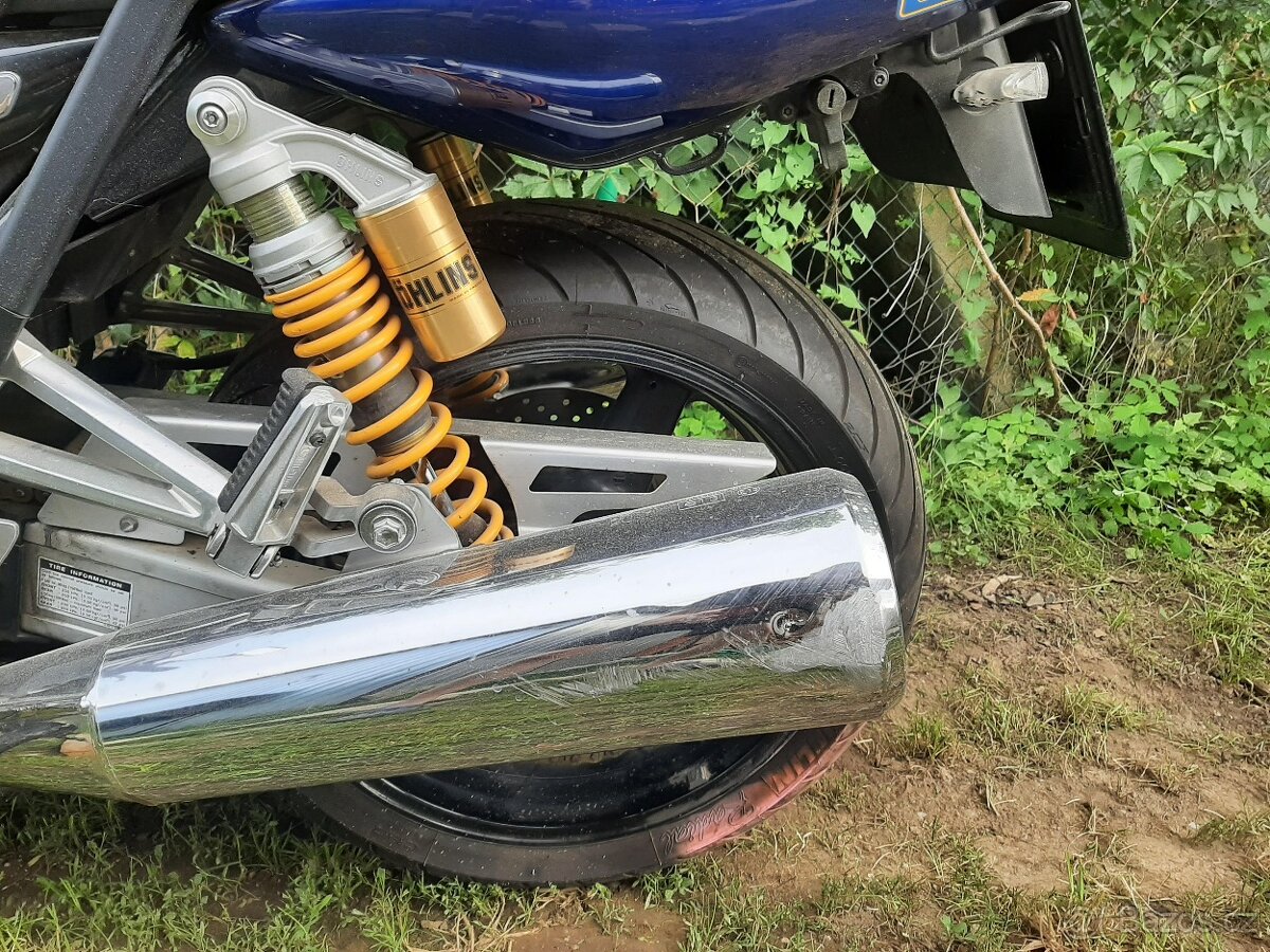 Yamaha XJR 1300 lehce bouraná - 7