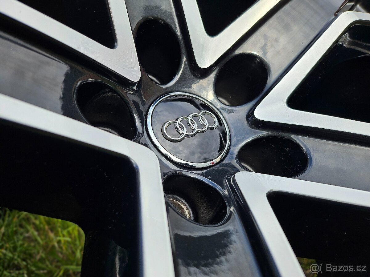 Kompletní letní orig. Audi Q8 SPORT - 285/40 R22 XL - 5x112 - 7