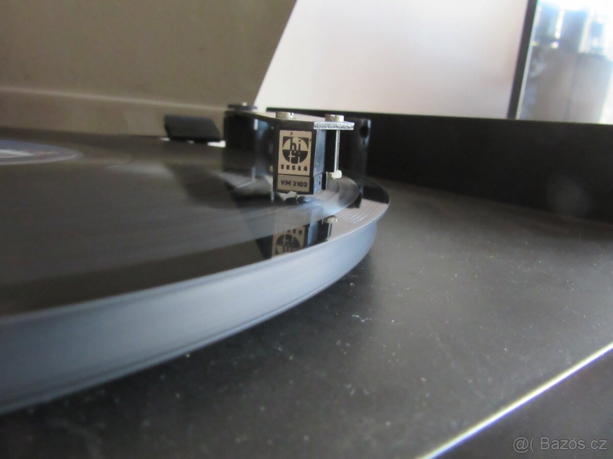 gramofon NAD - 7