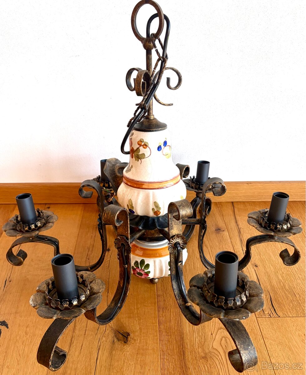 Starý kovaný lustr - 7