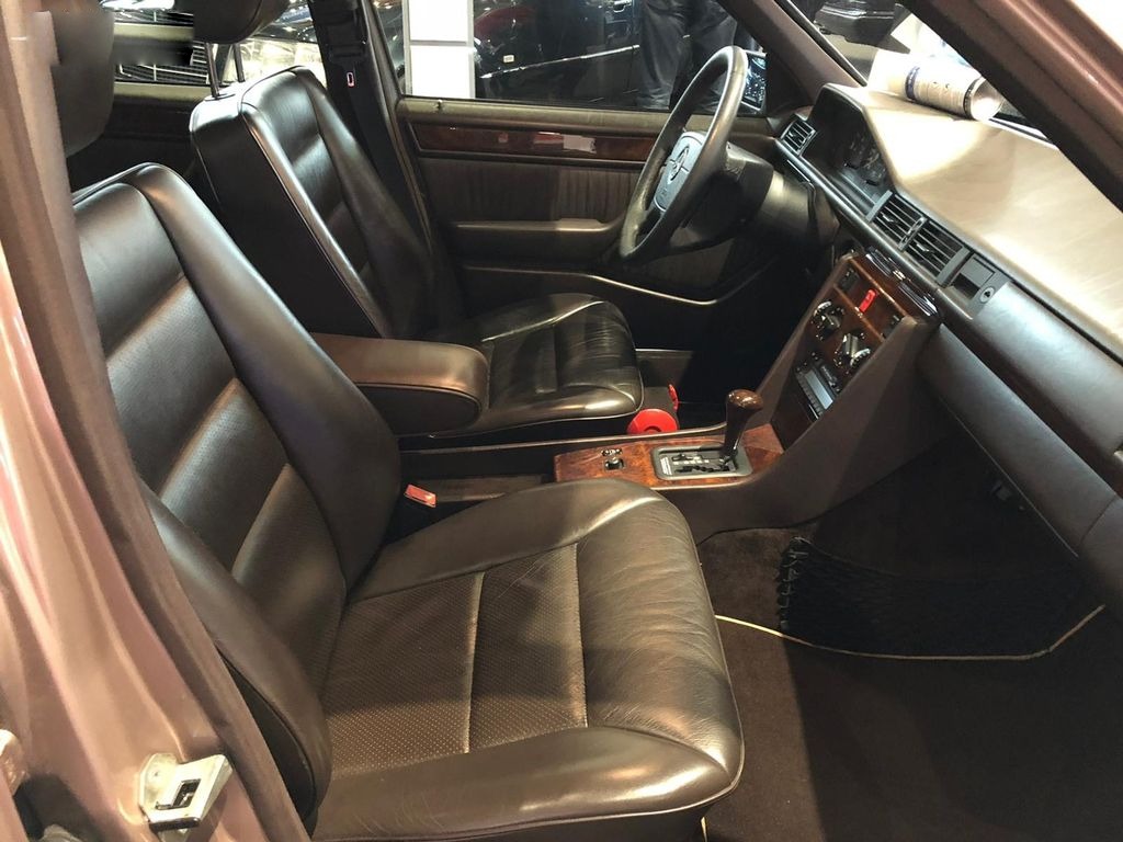 MERCEDES-BENZ 124 142KW - 7