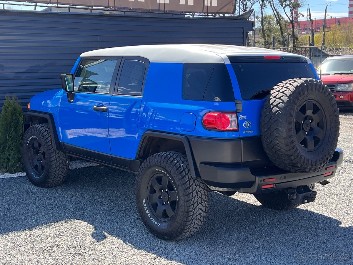 Toyota FJ Cruiser 4.0 - 7