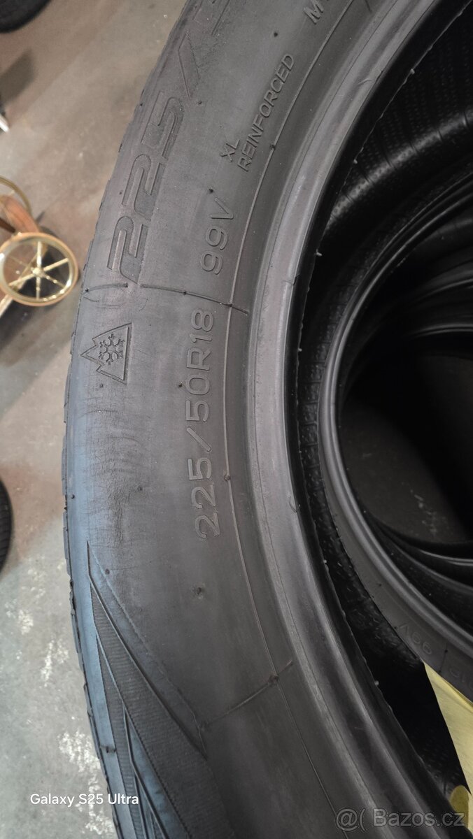 Prodám zimní pneu 225/55/18 - 7