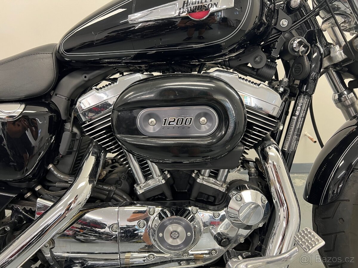 Harley-Davidson Sportster 1200 Custom - 7