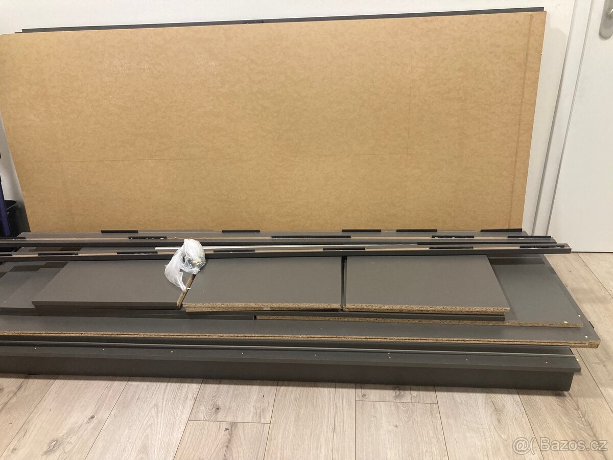 Šatní skříň - použitá - 7