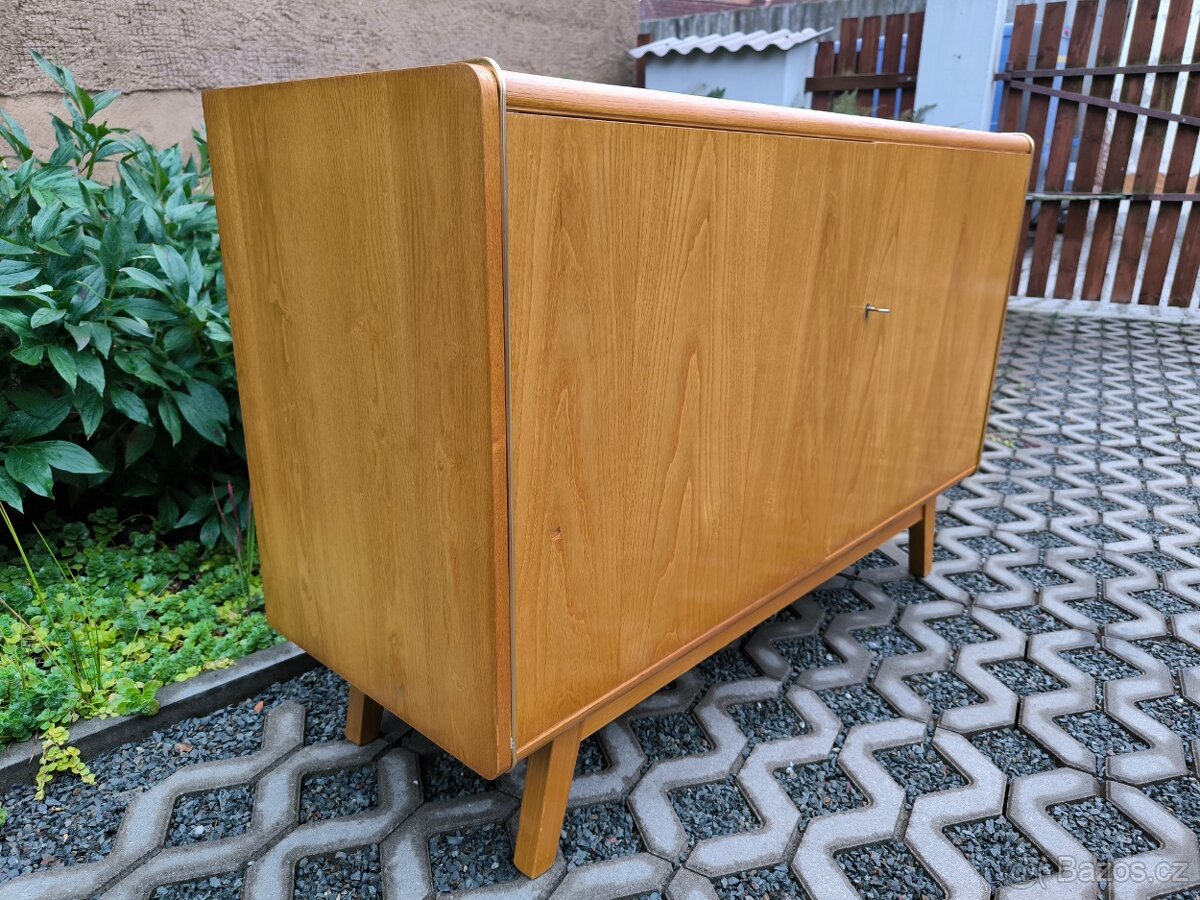 Retro komoda B. Landsman a H. Nepožitek - 60. léta - 7
