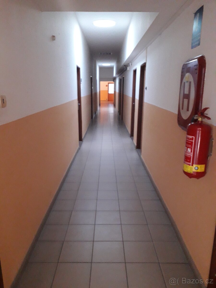 Pronájem nebytových prostor - kanceláře + zpevněné plochy - 7