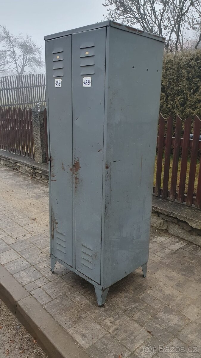Kovová šatní skříň - 7