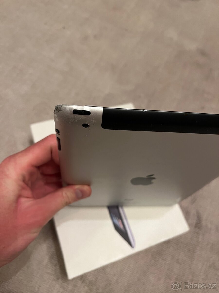 iPad 2 16gb + 3G Černy, rozbito sklo na ND - 7
