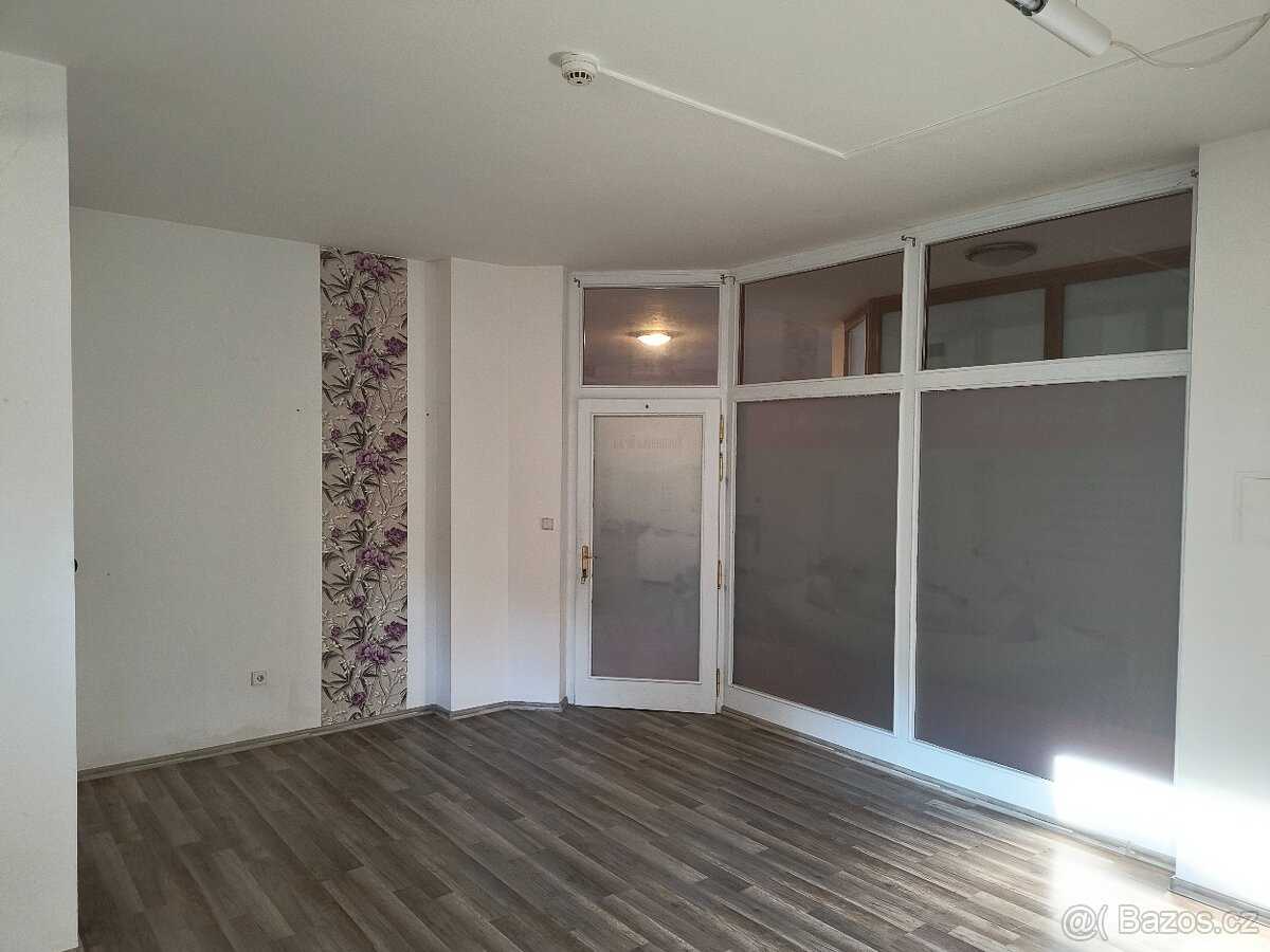 Pronájmu nebytový prostor v Rokytnici nad Jizerou na náměstí - 7