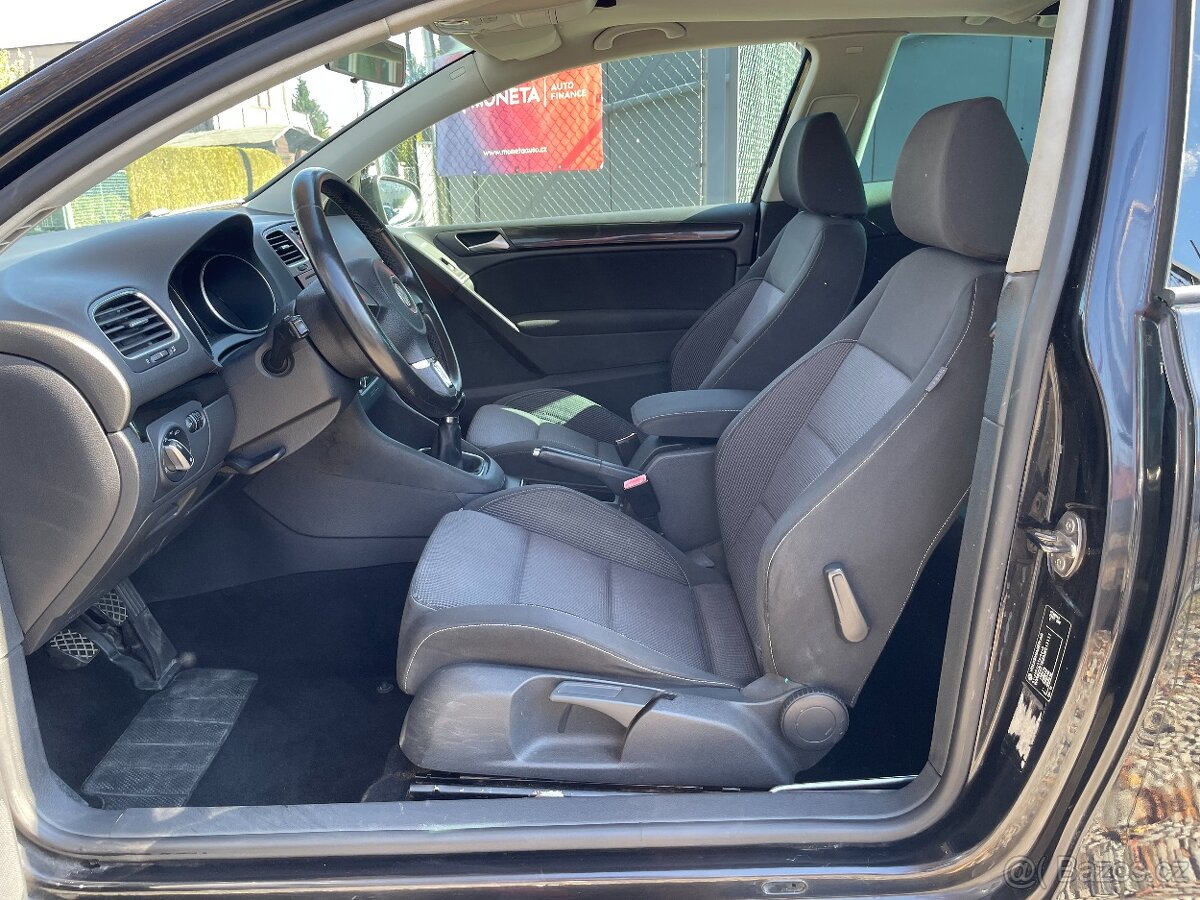 VW Golf 1.6 MPi Senzory, ALU, Výhřev Sedadel - 7
