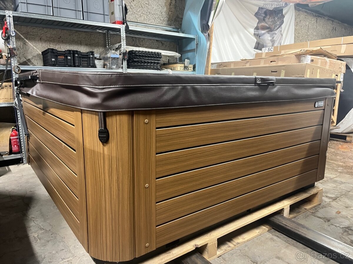 Vířivá vana Envoy HotSpring - 7