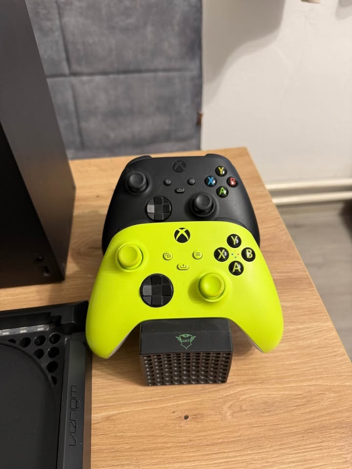 Xbox Series X 1TB SSD Black - 7