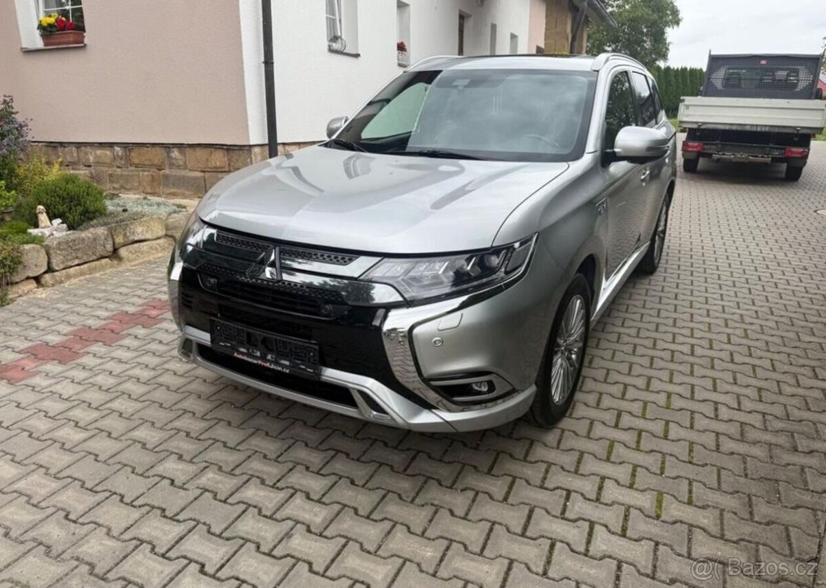 Mitsubishi Outlander 2,4 PHEV Top 4WD odpočet DPH hybridní - 7