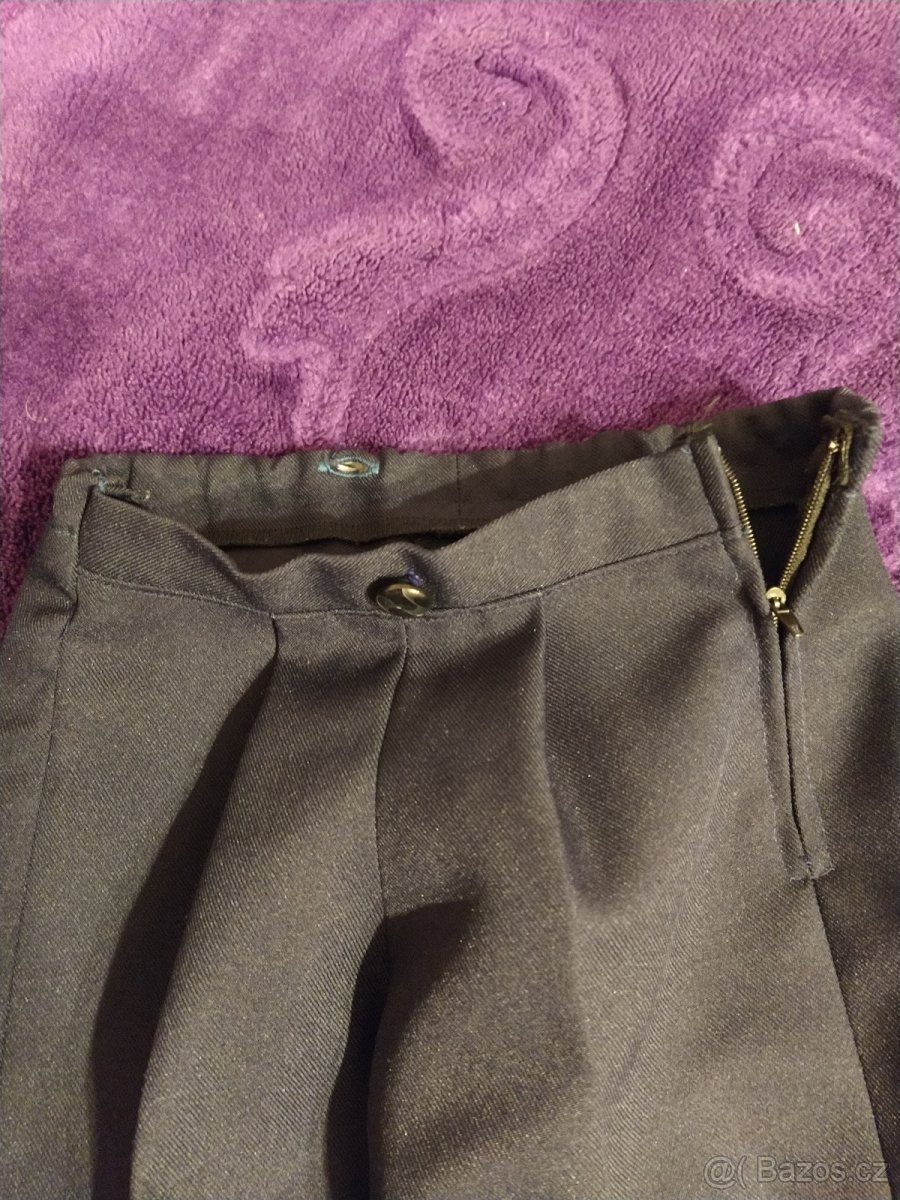 Kalhoty, vestička, čepice, kravata - 7