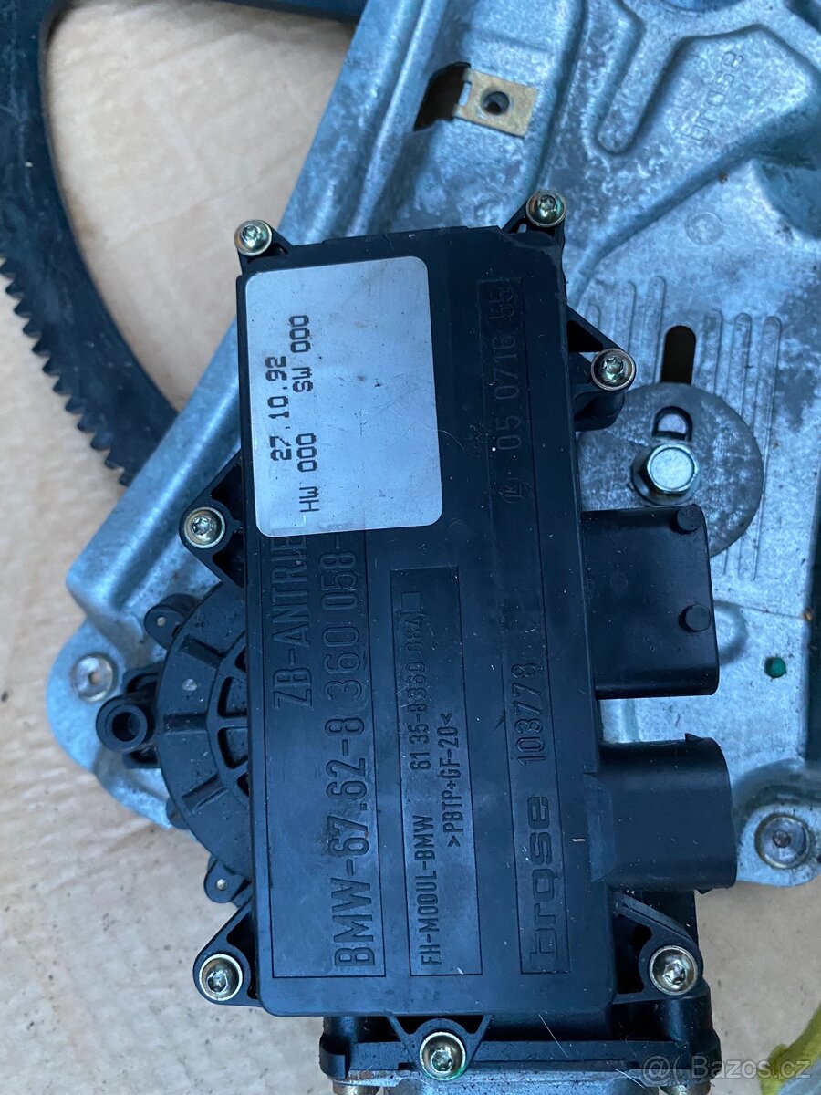 Díly z pravých dveří bmw e36 coupe - 7