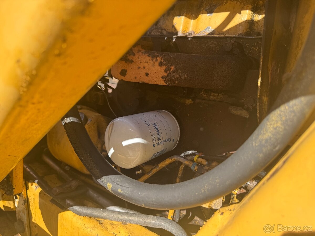 Traktorbagr Ford 555 , klapačka, pohon 4x2 - 7