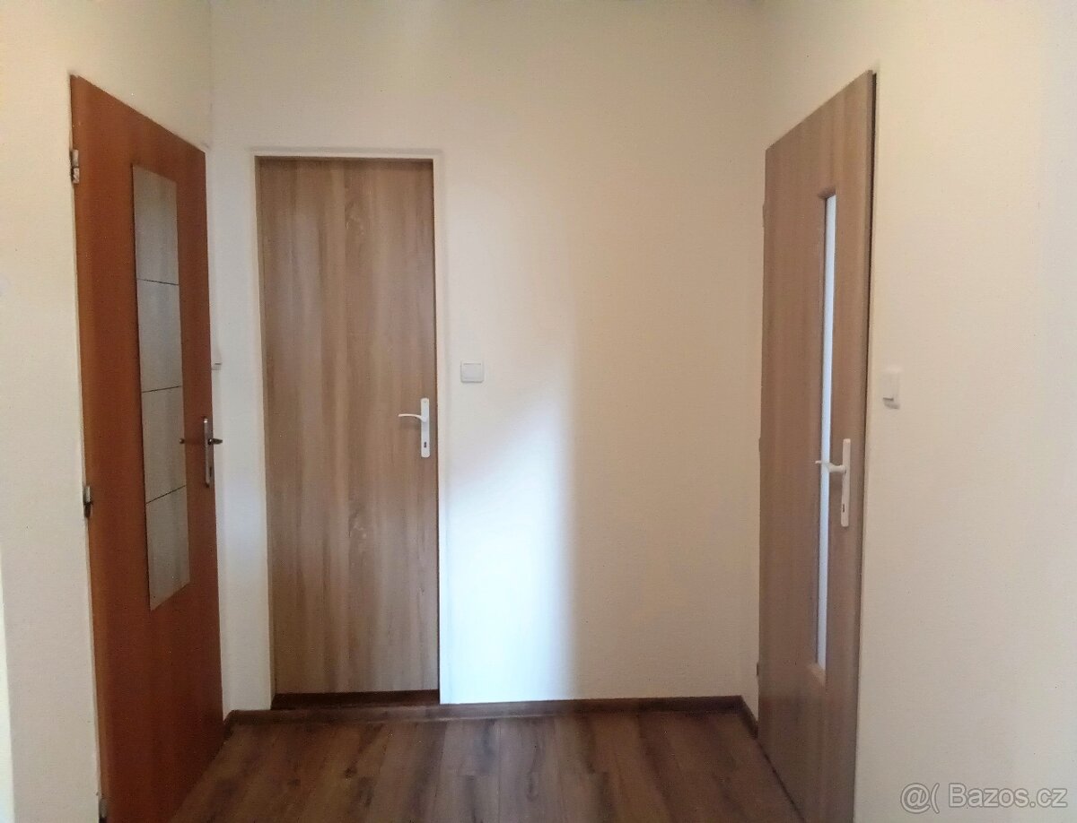 Byt 1+1, Závodu míru Karlovy Vary-Stará Role - 7