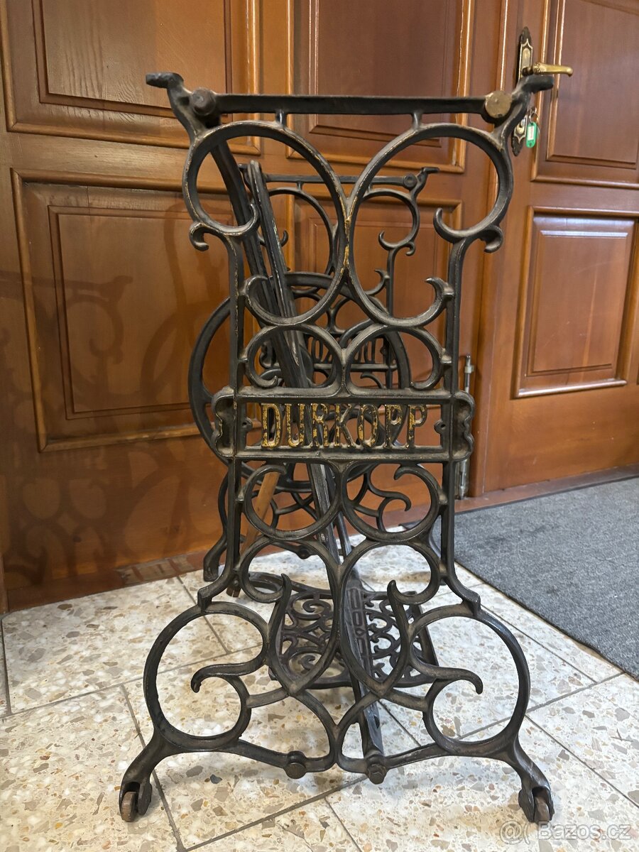 Litinové podstavce ze šicích strojů - 7