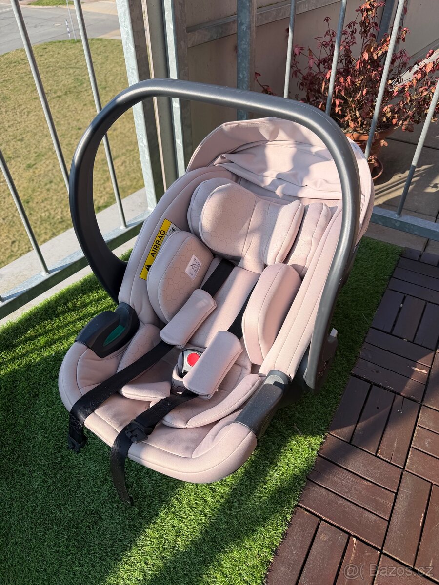 Kočárek Egg2 9v1 barva Feather 2023 - 7