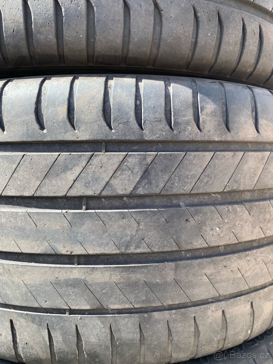 Pneu Michelin 295/35 r21 - 7