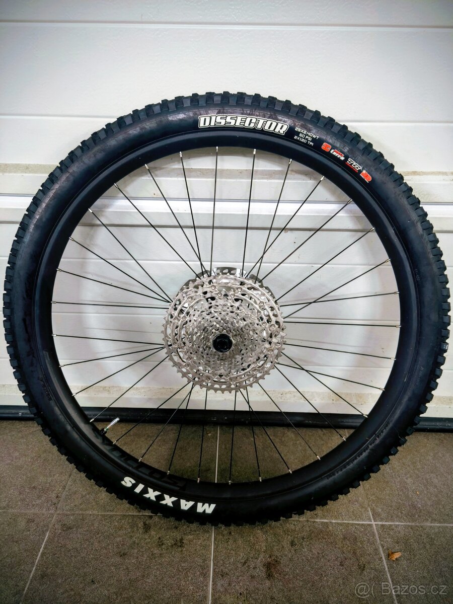 Prodám kompletní zadní kolo Syncros - 7