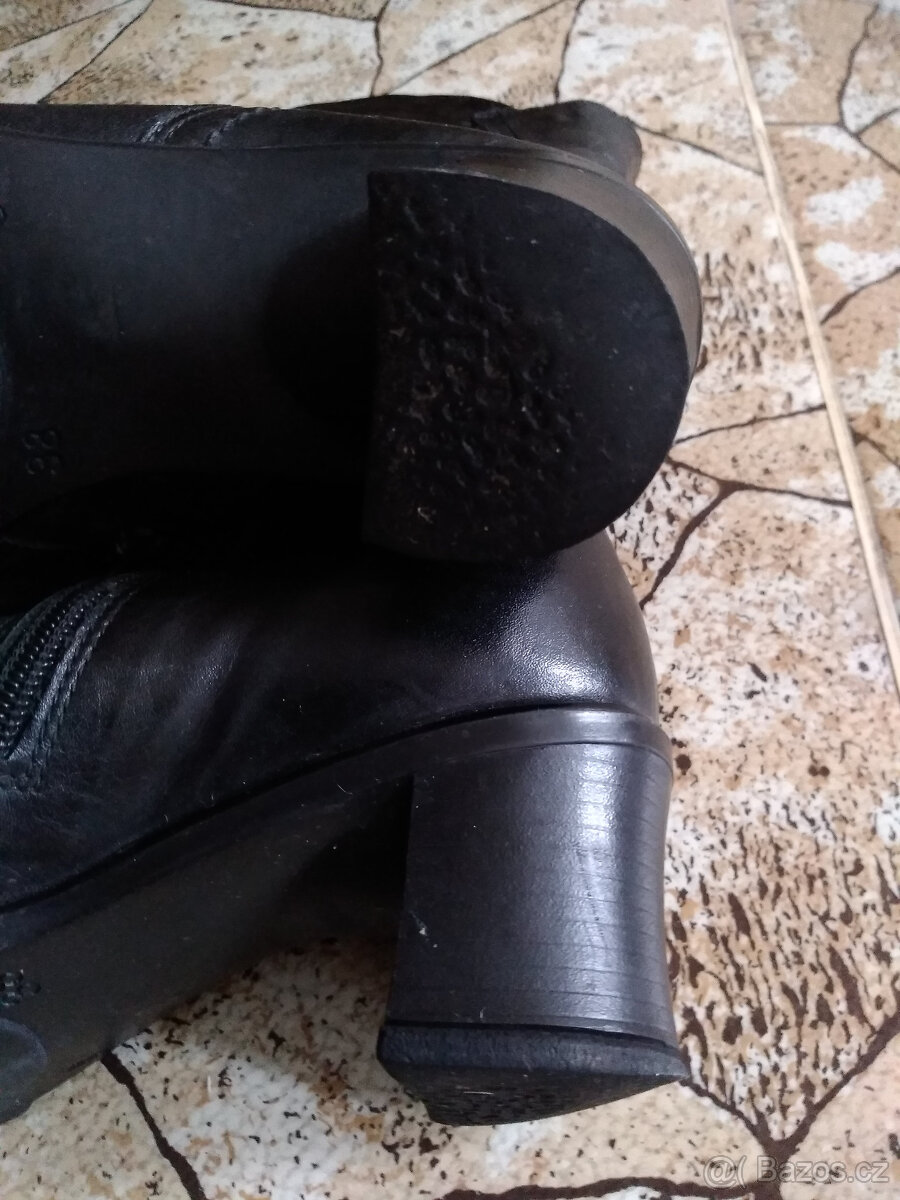 Dámské zimní boty kožené s hustým kožiškem - 7