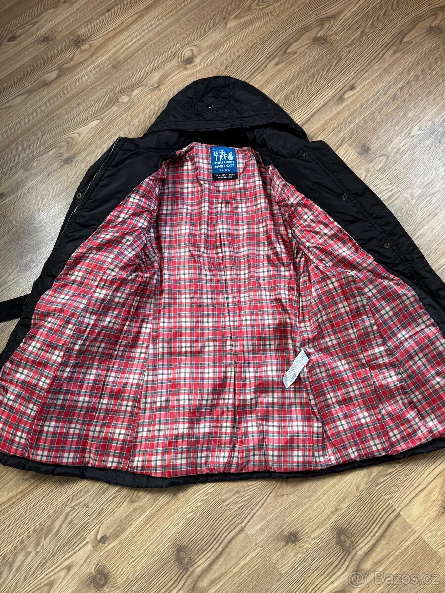 KRÁSNÝ DÁMSKÝ PÉŘOVÝ KABÁT zn. ZARA vel. M - 7