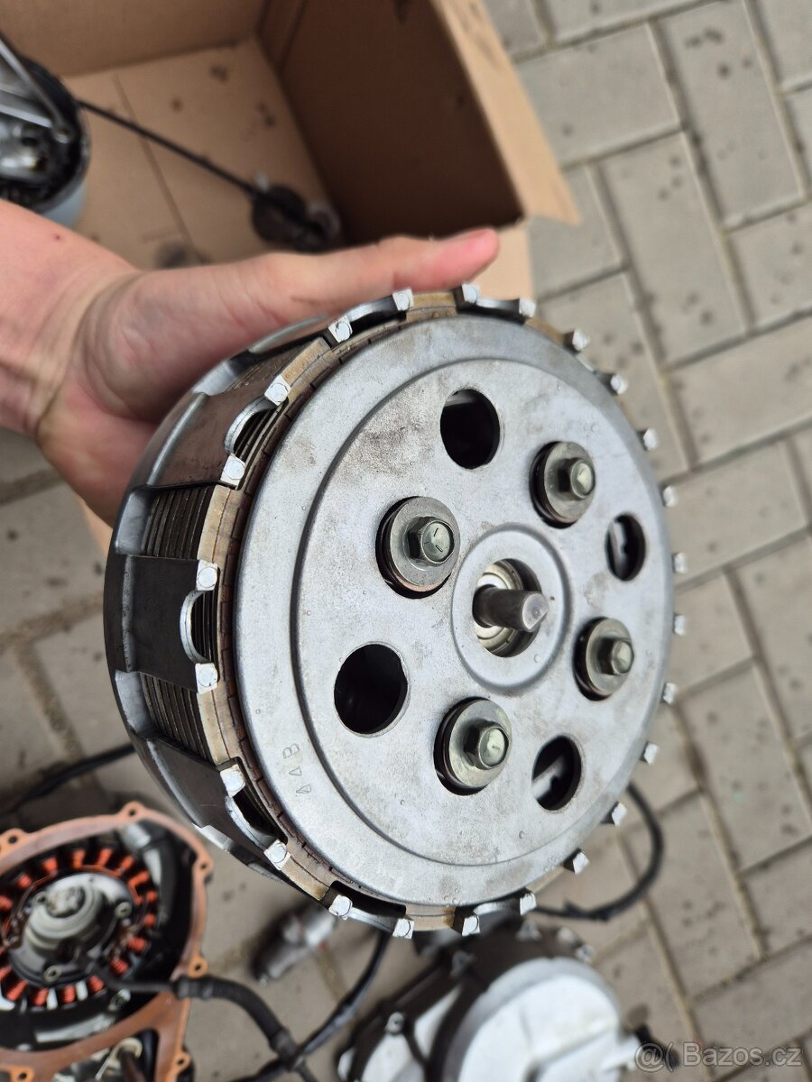 Suzuki XF 650 Freewind - motor / dily - 7