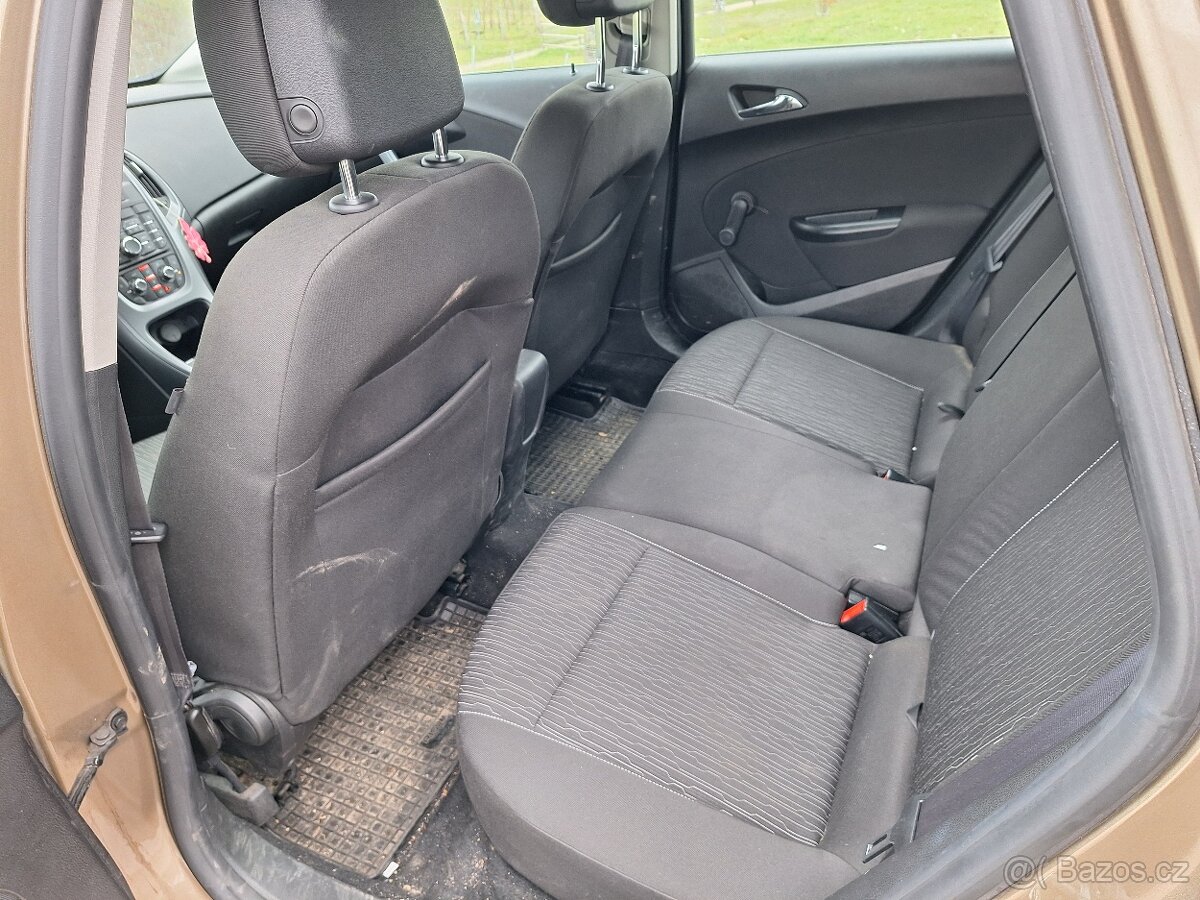 OPEL ASTRA SPORT TOURER 2,0 - 121 KW - 7