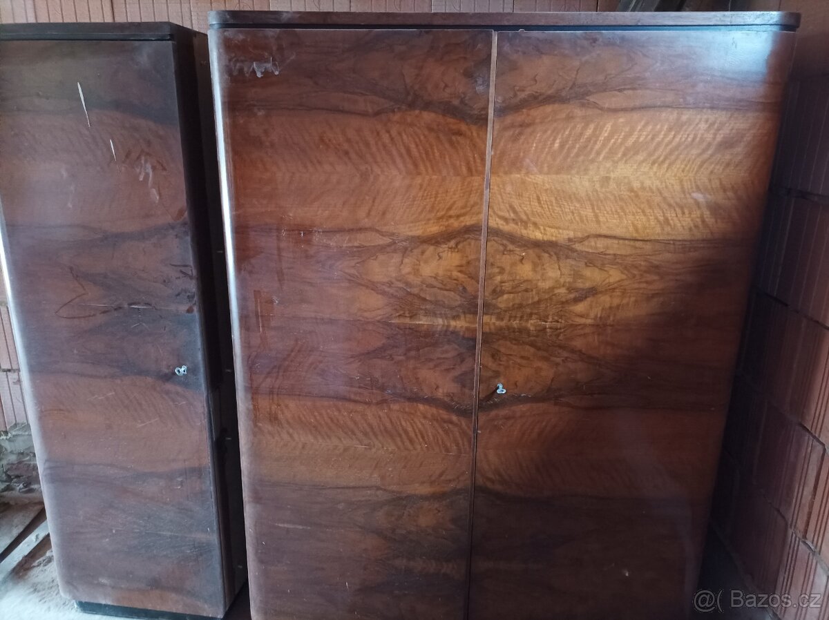SKŘÍŇ policová - pěkný stav// SKŘÍŇ TON - ŠATNÍ + ÚZKÁ SKŘÍŇ - 7