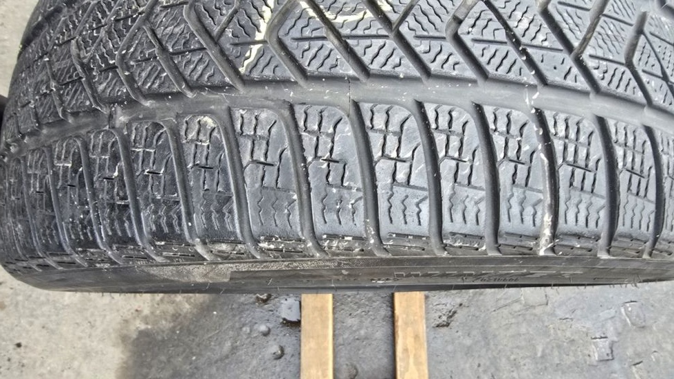 Zimní pneu 245/45/19 Pirelli - 7