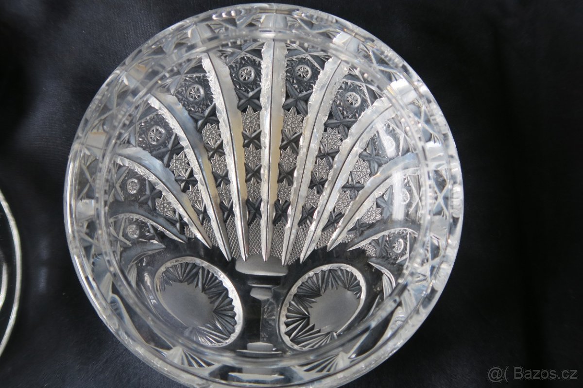 Dóza a misky z broušeného skla - 7