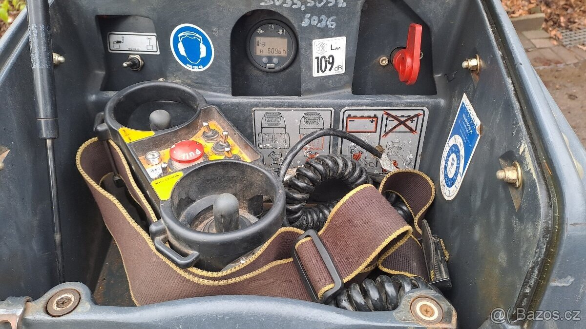 JEŽKOVÝ VÁLEC BOMAG BMP 8500 - 2016 - 7