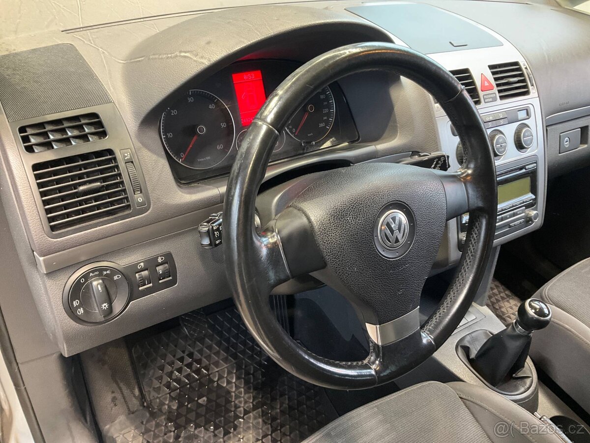 Touran 1.9TDI 77kW,7.Míst,Webasto,Tažné,Bez koroze - 7