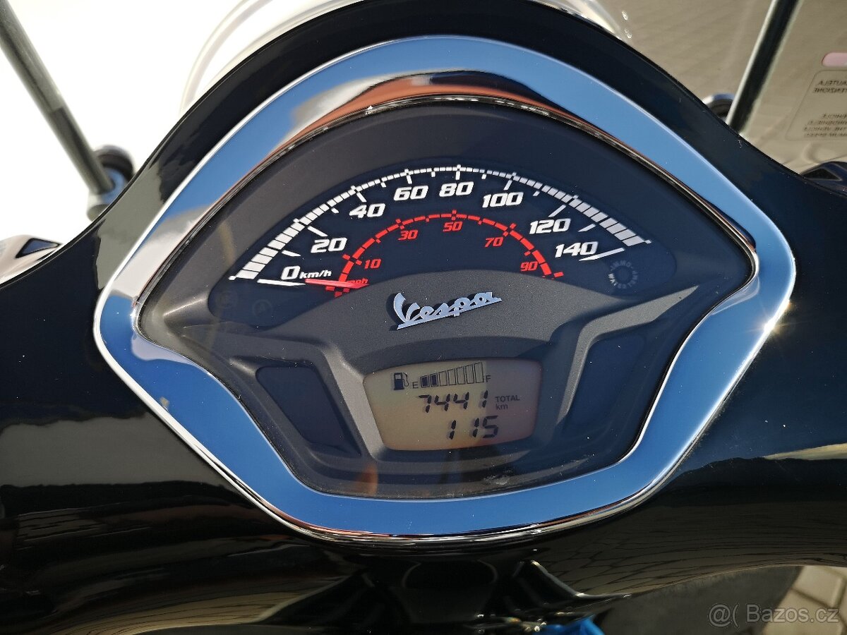 Vespa GTS 300 Super, r.v.2018, nová v ČR , najeto 7.441 km - 7