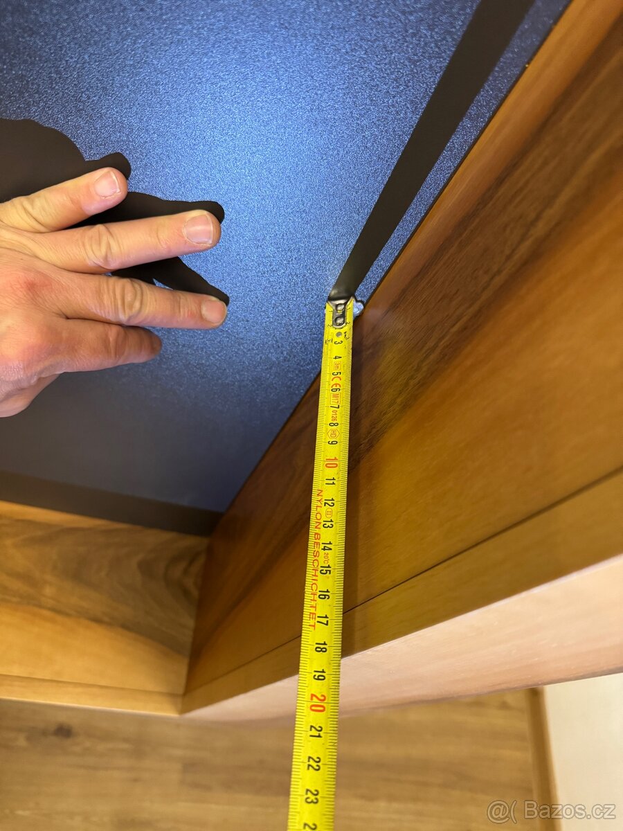 Dřevěný rám / skříňka pro TV - 7